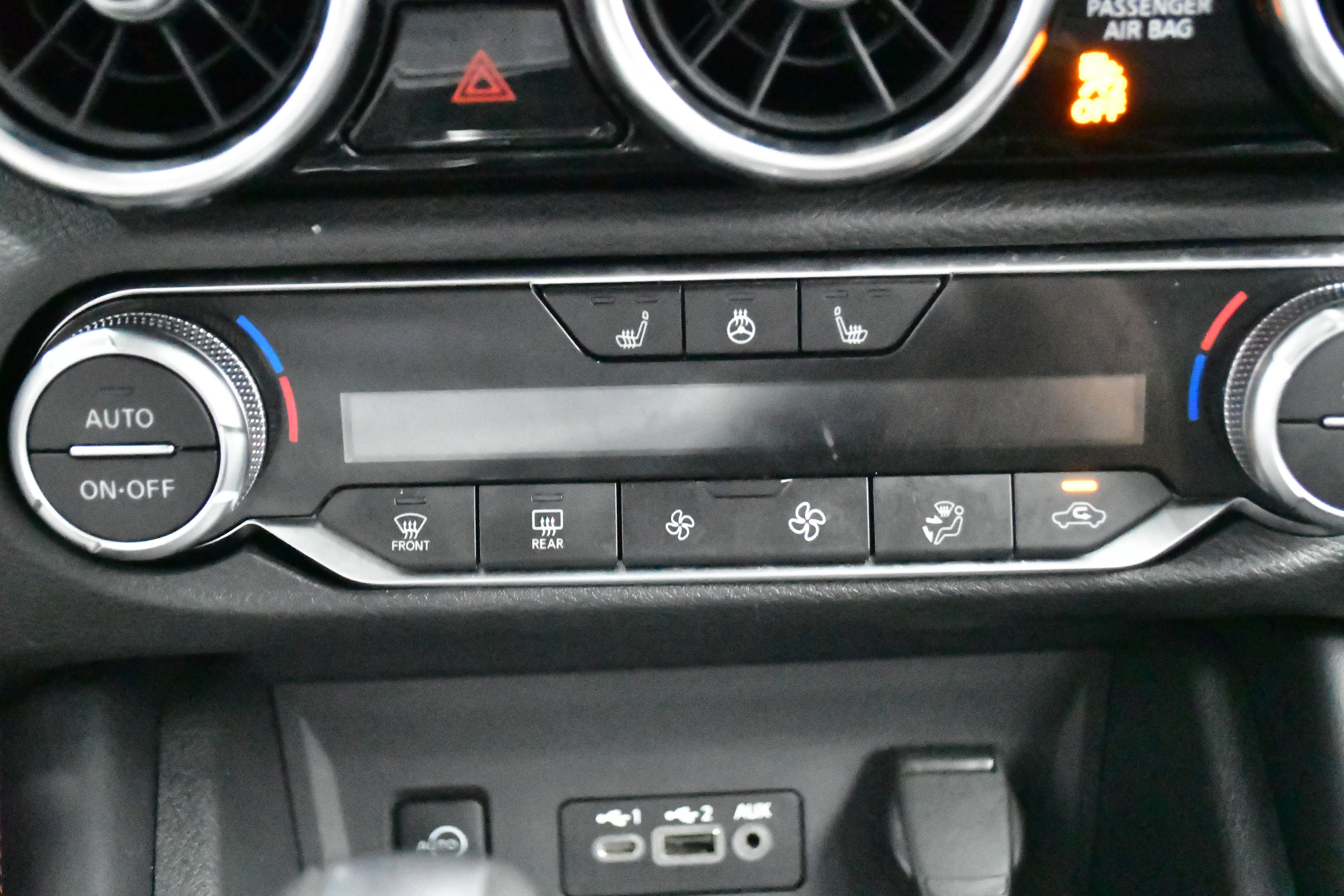 Used 2025 Nissan Sentra SR w/ SR Premium Package image 27