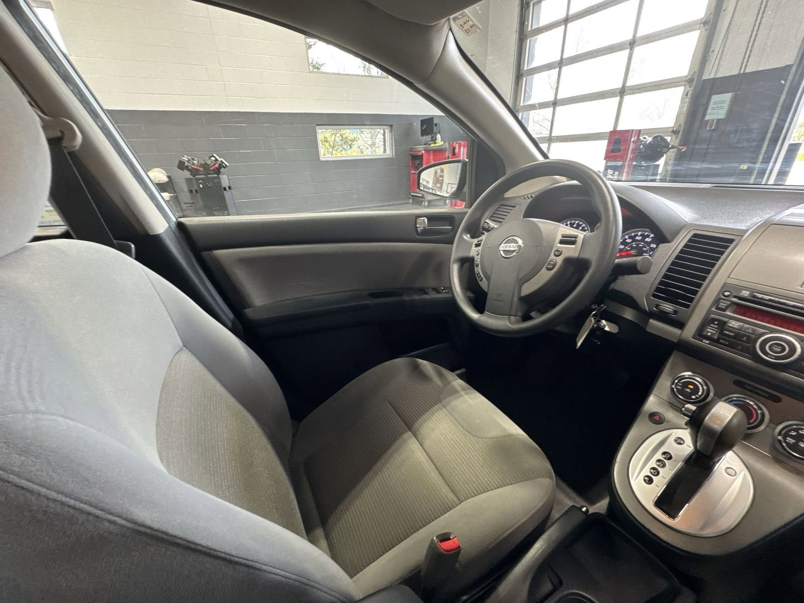 Used 2011 Nissan Sentra 2.0 SR FWD image 7