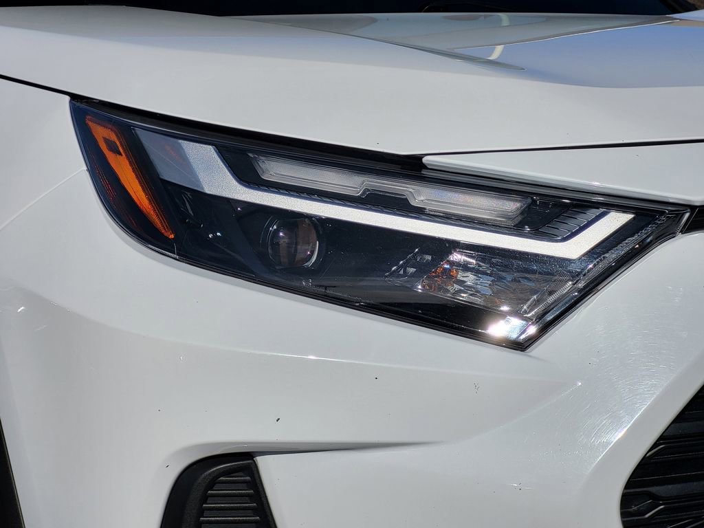 Used 2024 Toyota RAV4 LE image 27