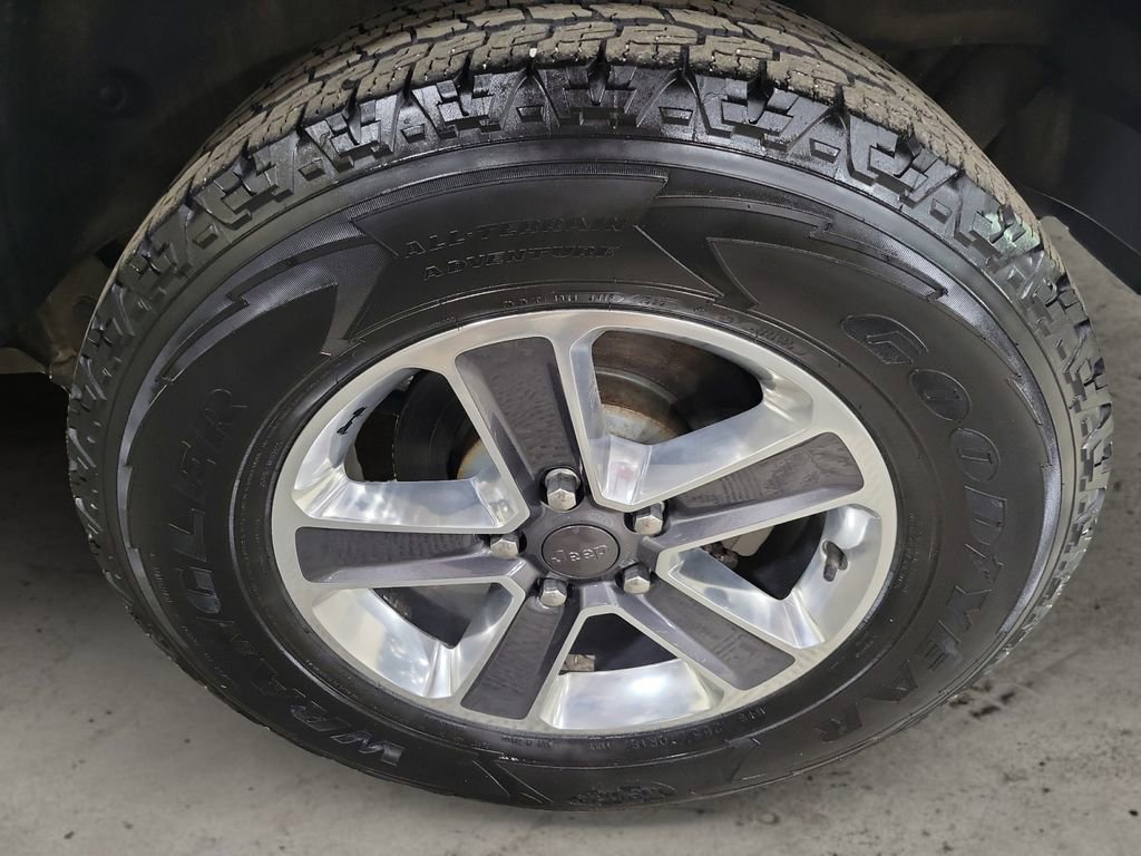 Used 2018 Jeep Wrangler Unlimited Sahara AWD/4WD image 10