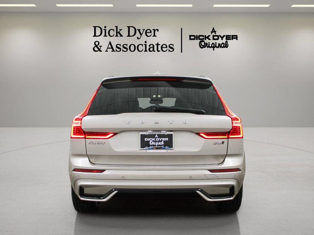Used 2025 Volvo XC60 B5 Plus w/ Protection Package Premier AWD/4WD image 10