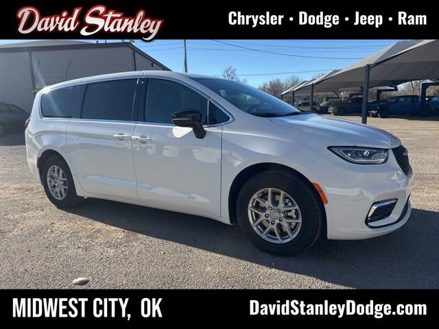 New 2026 Chrysler Pacifica Select image 1