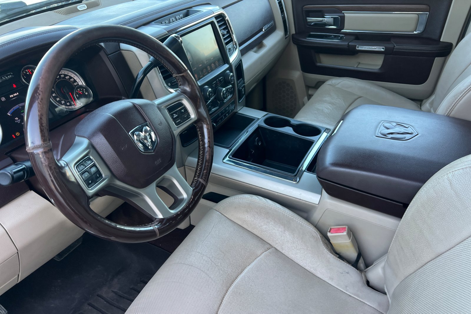 Used 2014 RAM 3500 Laramie w/ Convenience Group AWD/4WD image 11