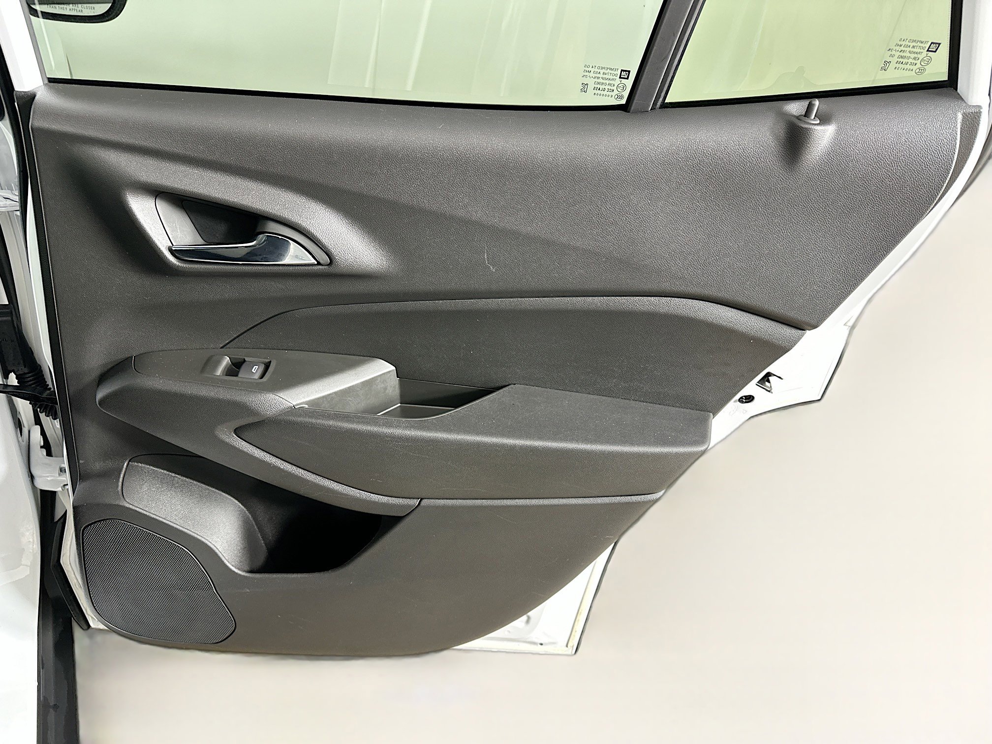 Used 2025 Chevrolet Trax LS image 28