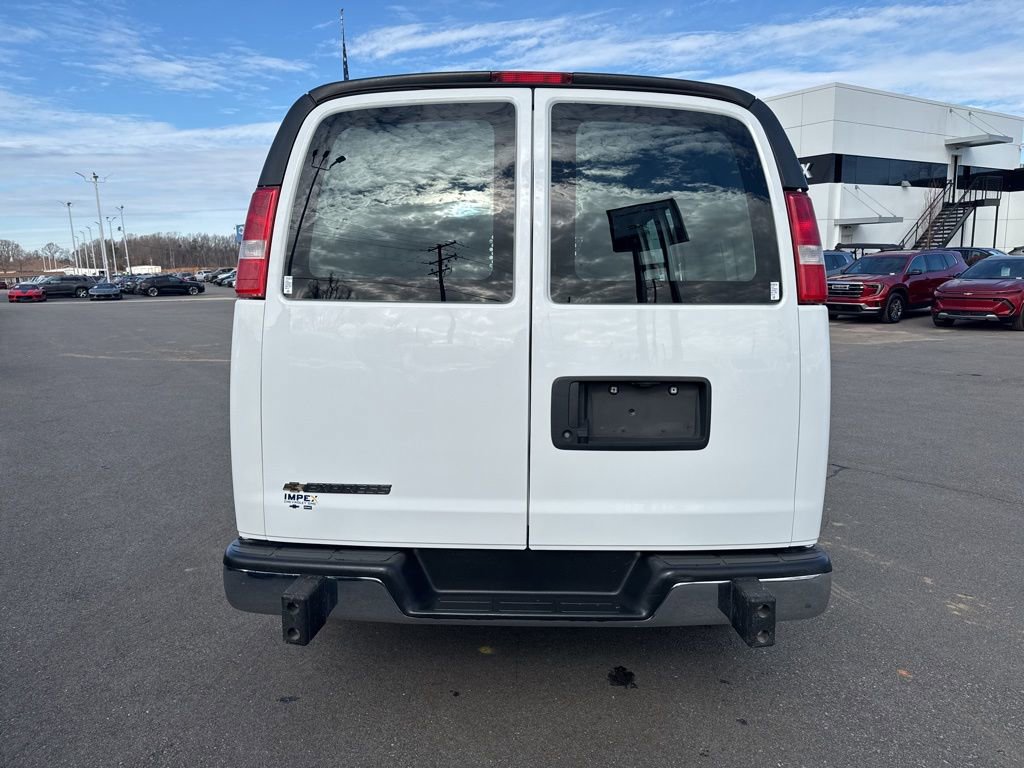 Used 2023 Chevrolet Express 2500 w/ Driver Convenience Package RWD image 4