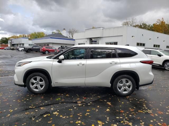 Used 2023 Toyota Highlander LE image 7