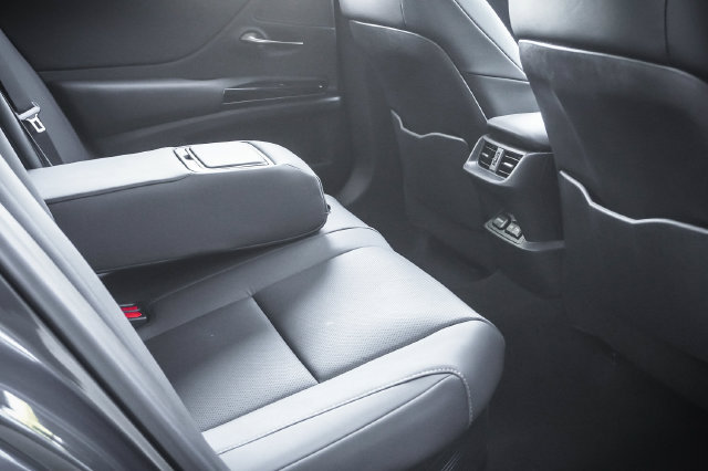 Certified 2025 Lexus ES 300h w/ Premium Package FWD image 24