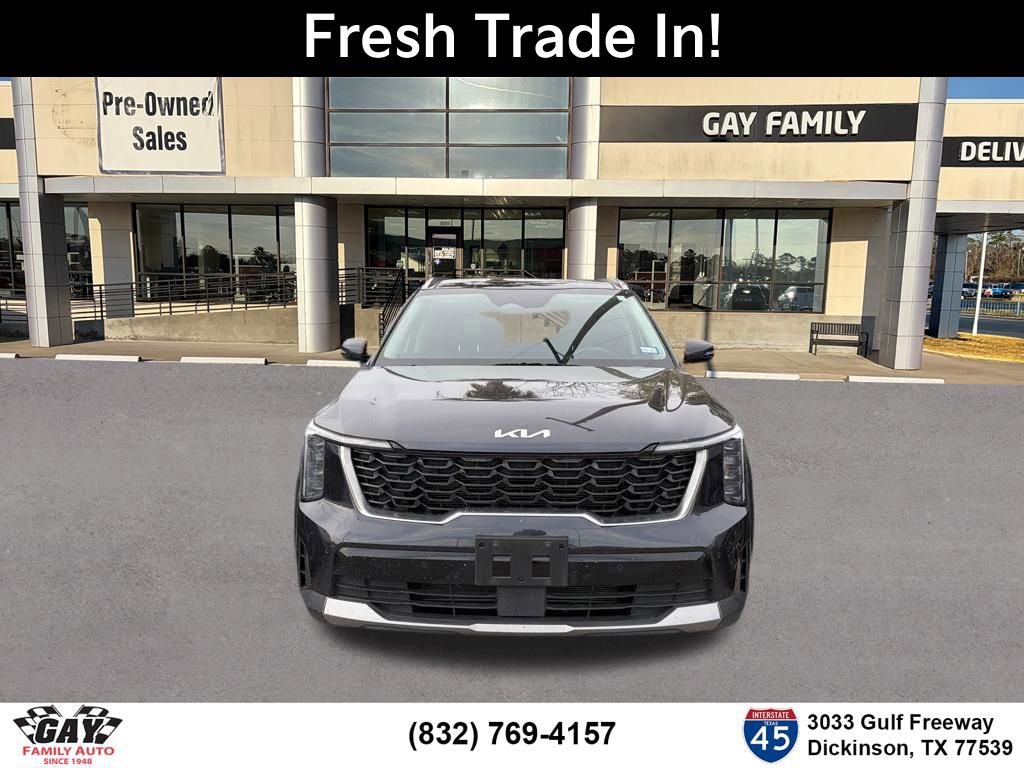 Certified 2025 Kia Sorento S w/ Panoramic Sunroof Package image 2