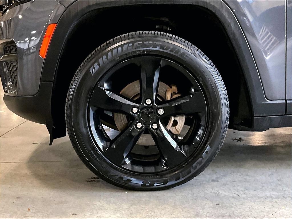 Used 2023 Jeep Grand Cherokee Altitude AWD/4WD image 7