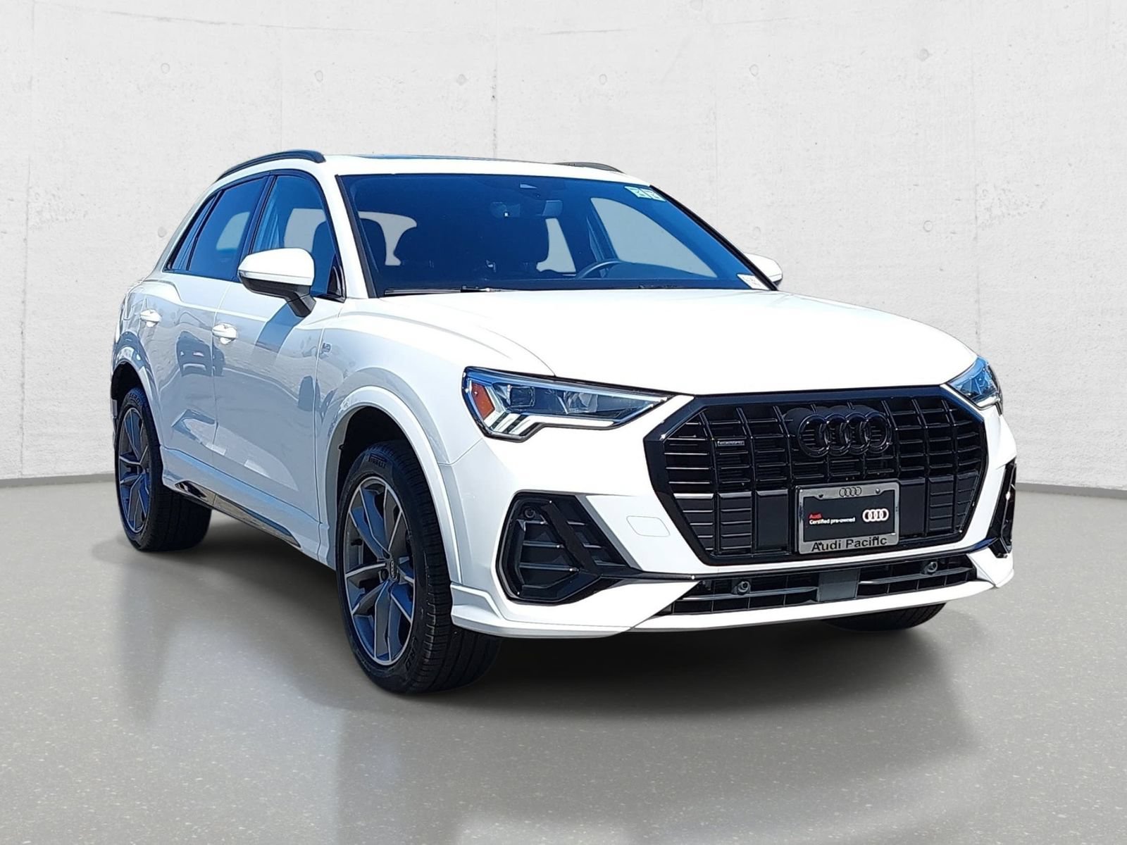 Certified 2025 Audi Q3 2.0T Premium w/ Convenience Package AWD/4WD image 3