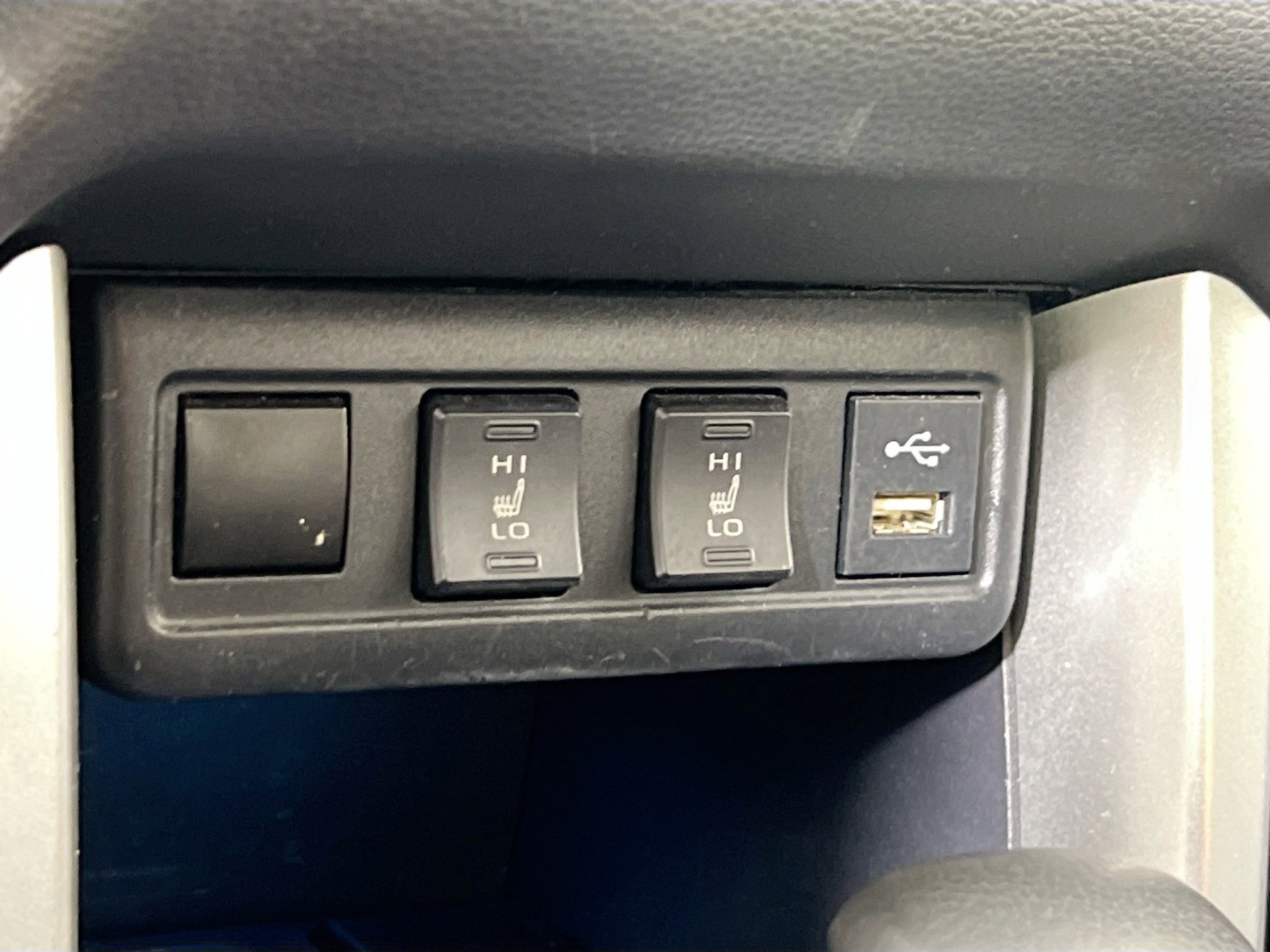 Used 2022 Toyota Corolla Cross XLE w/ Convenience Package AWD/4WD image 19