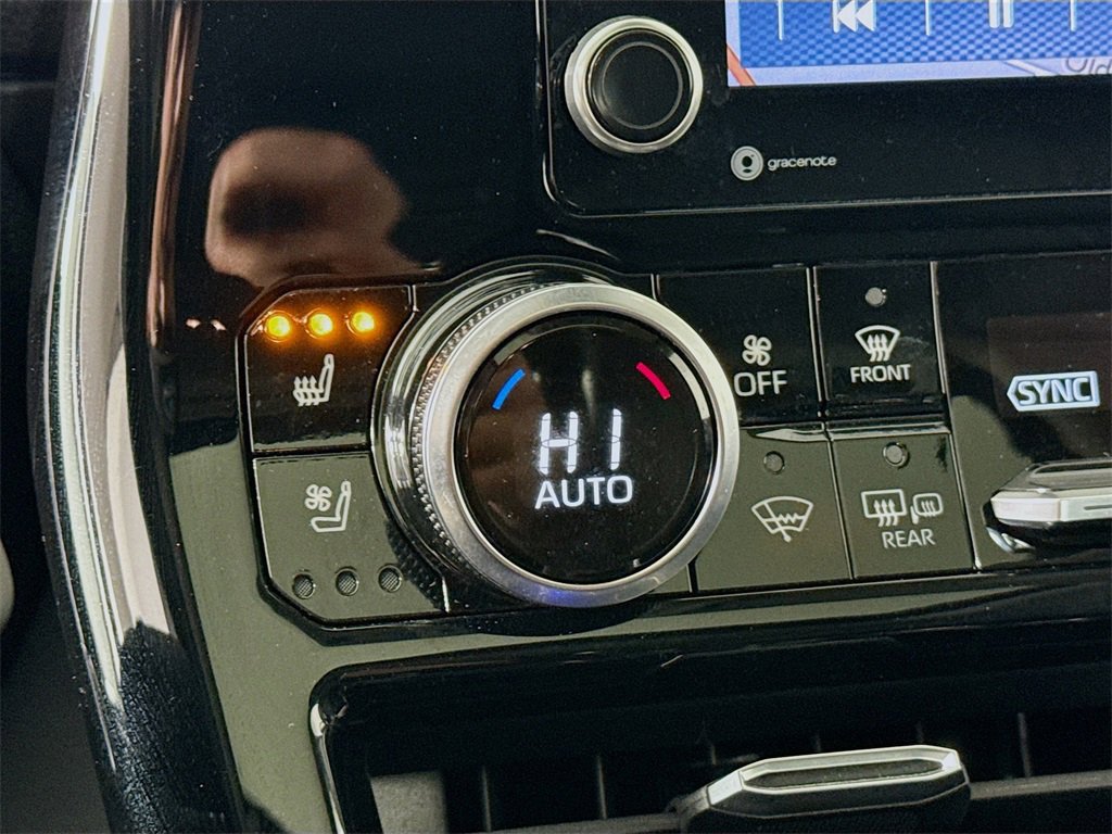 Used 2020 Toyota Highlander Limited image 12