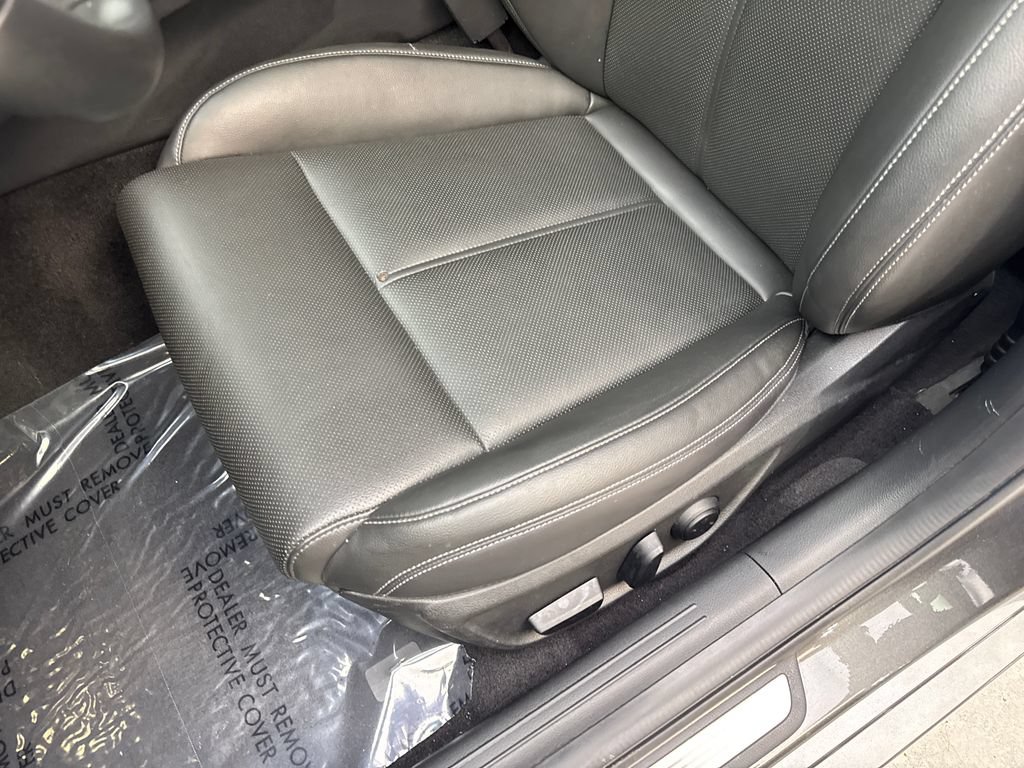 Used 2025 Genesis G70 2.5T RWD image 28