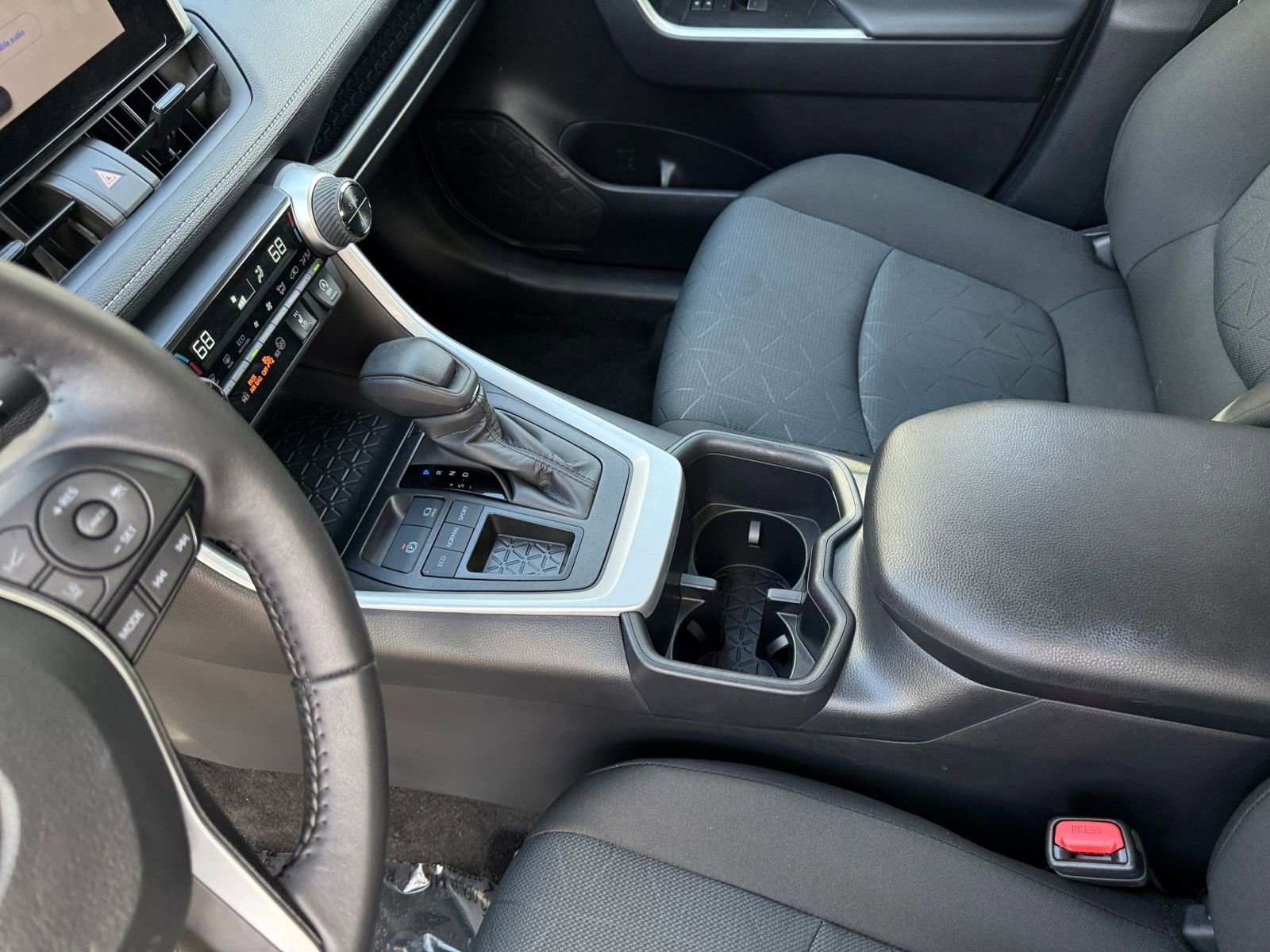 Used 2025 Toyota RAV4 XLE image 41