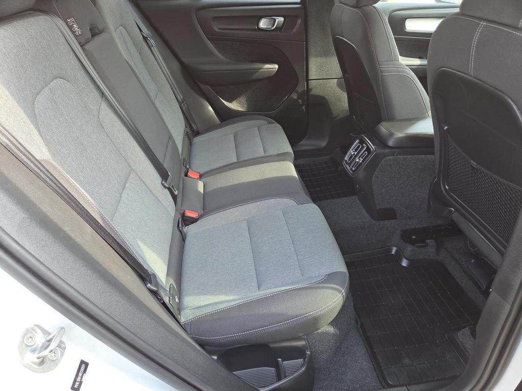 Used 2024 Volvo XC40 B5 Core AWD/4WD image 22