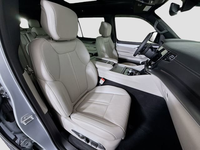 Used 2025 Jeep Wagoneer 4WD w/ Convenience Group I image 30