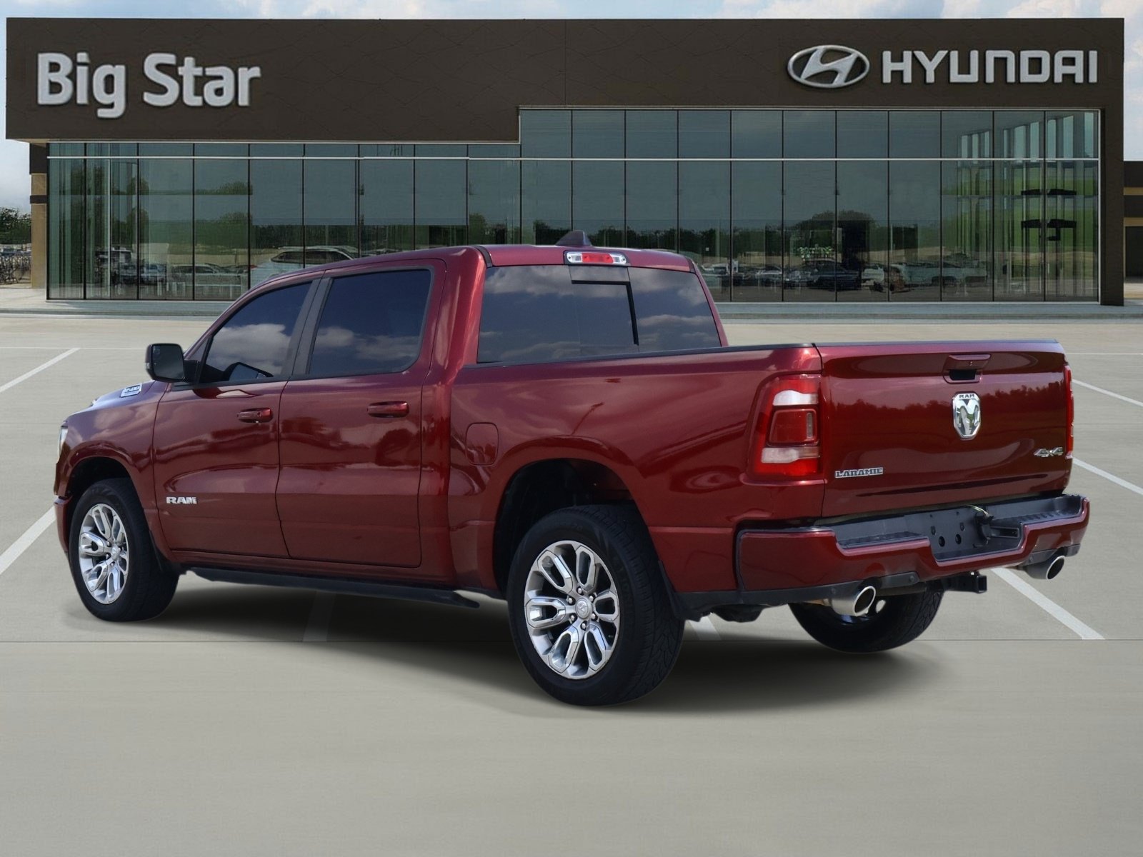 Used 2023 RAM 1500 Laramie AWD/4WD image 3