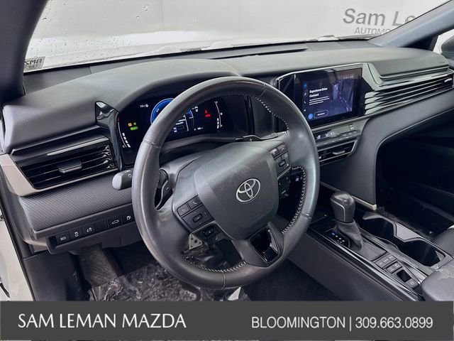 Used 2025 Toyota Camry SE image 9