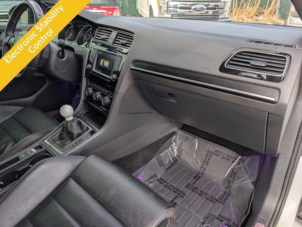 Used 2017 Volkswagen Golf R 4-Door image 17