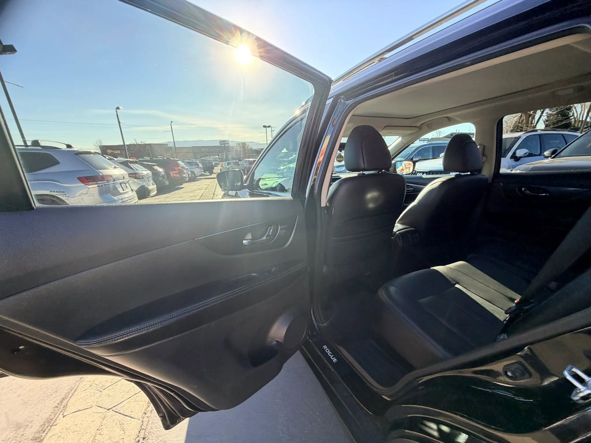 Used 2016 Nissan Rogue SL w/ SL Premium Package image 13