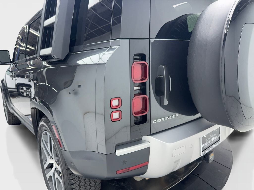 Used 2024 Land Rover Defender 110 S image 9