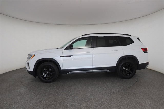 Used 2025 Volkswagen Atlas Peak Edition SE image 7
