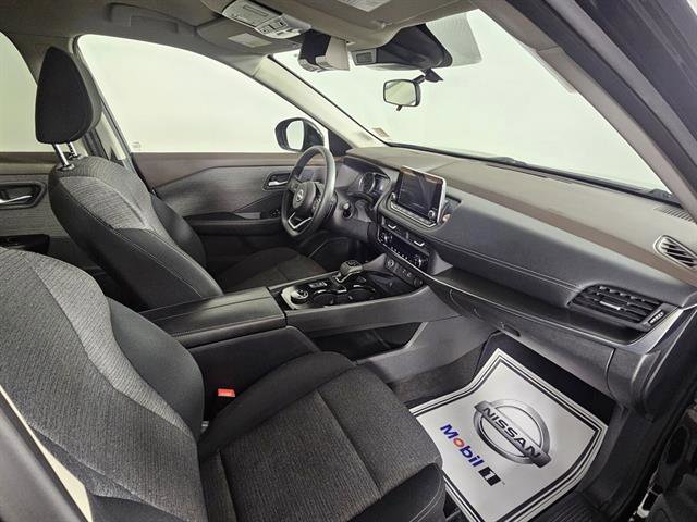 Used 2023 Nissan Rogue SV image 15