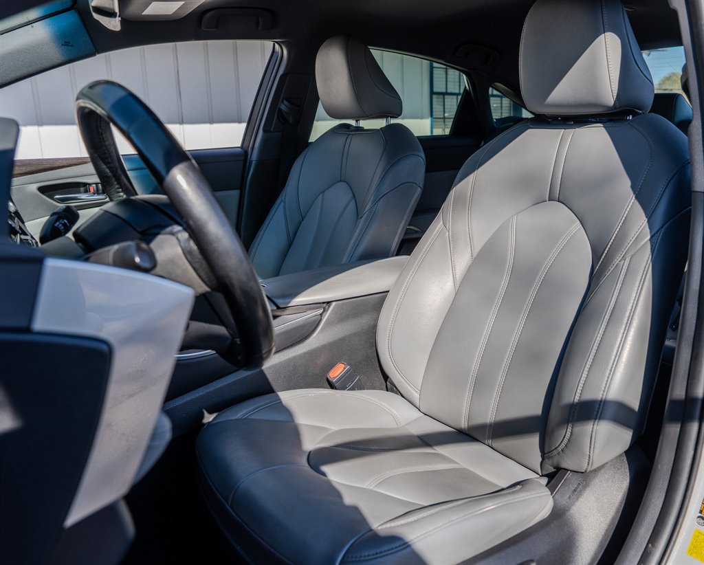 Used 2020 Toyota Avalon XLE FWD image 26