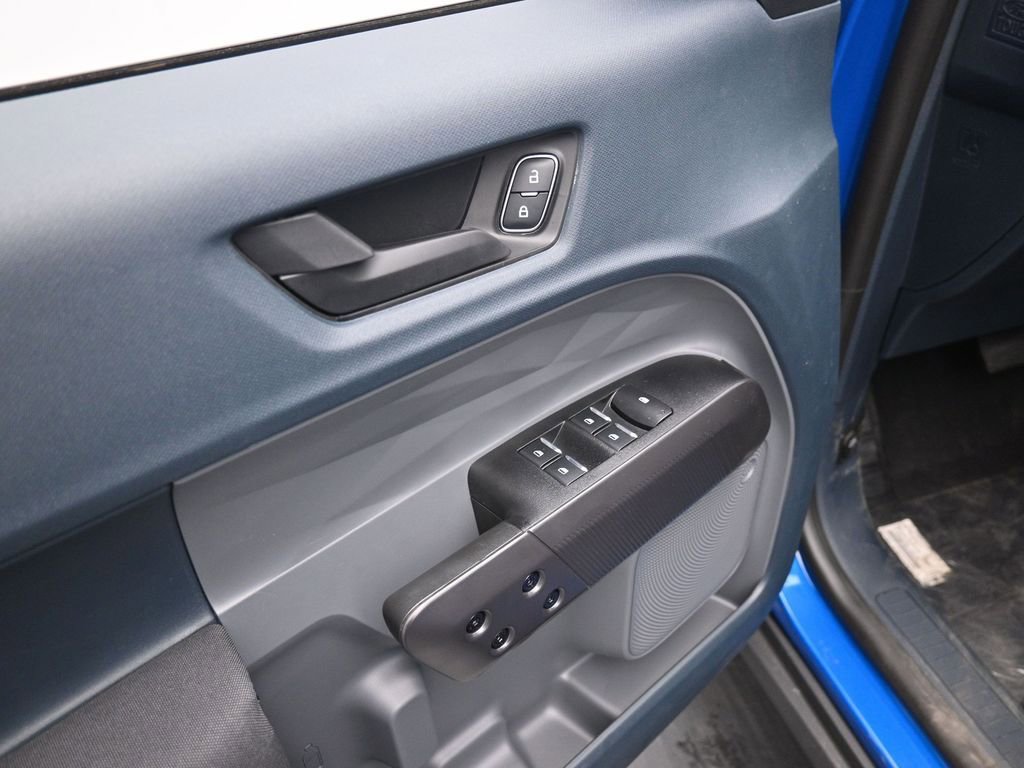 New 2025 Ford Maverick XL image 9