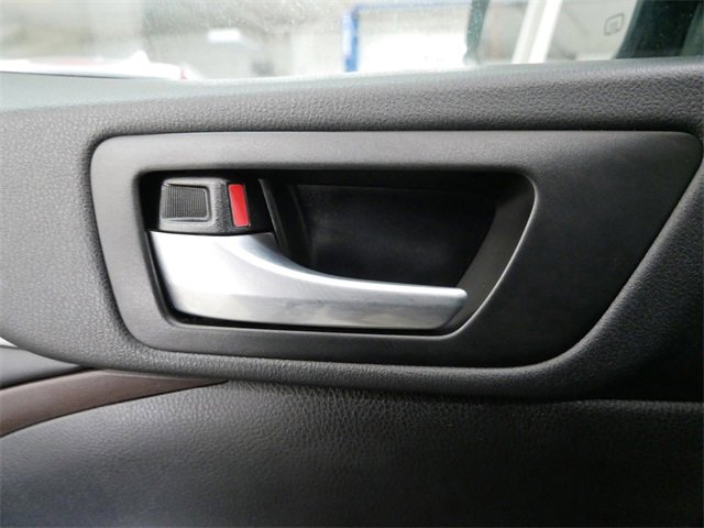 Used 2017 Toyota Highlander XLE image 14