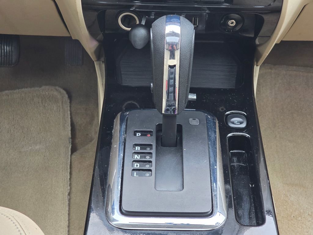 Used 2010 Ford Escape Limited AWD/4WD image 16