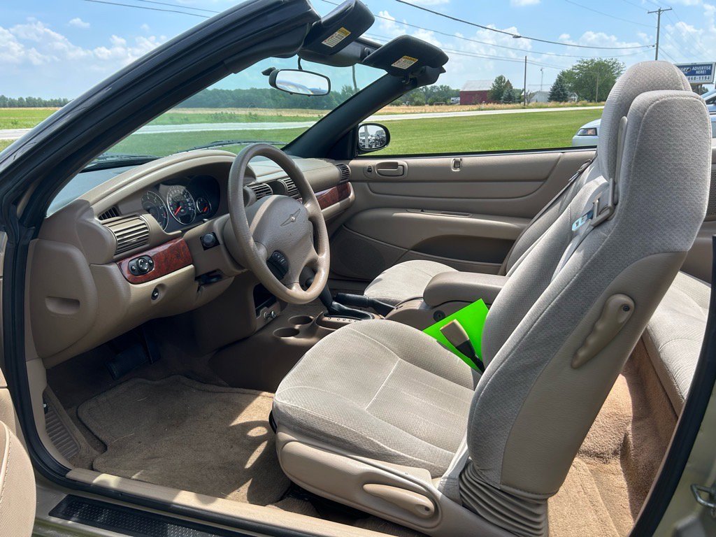 Used 2002 Chrysler Sebring LX image 8