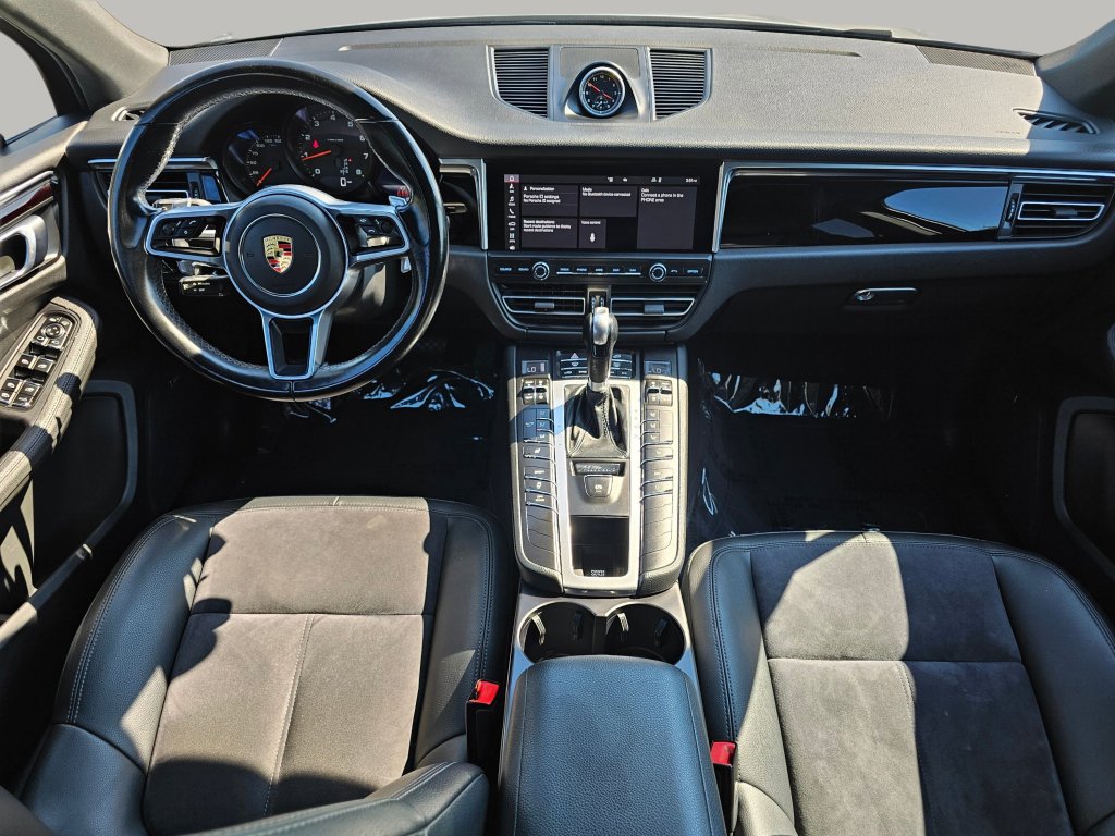 Used 2021 Porsche Macan w/ Premium Package image 2