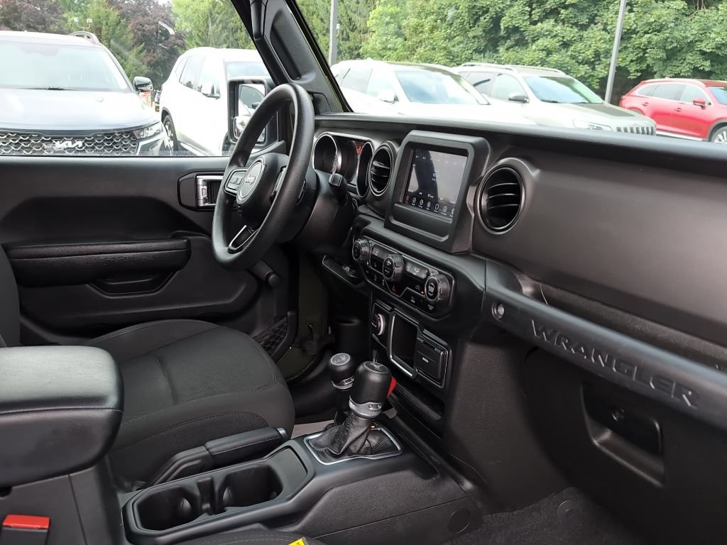 Used 2023 Jeep Wrangler Sport AWD/4WD image 7