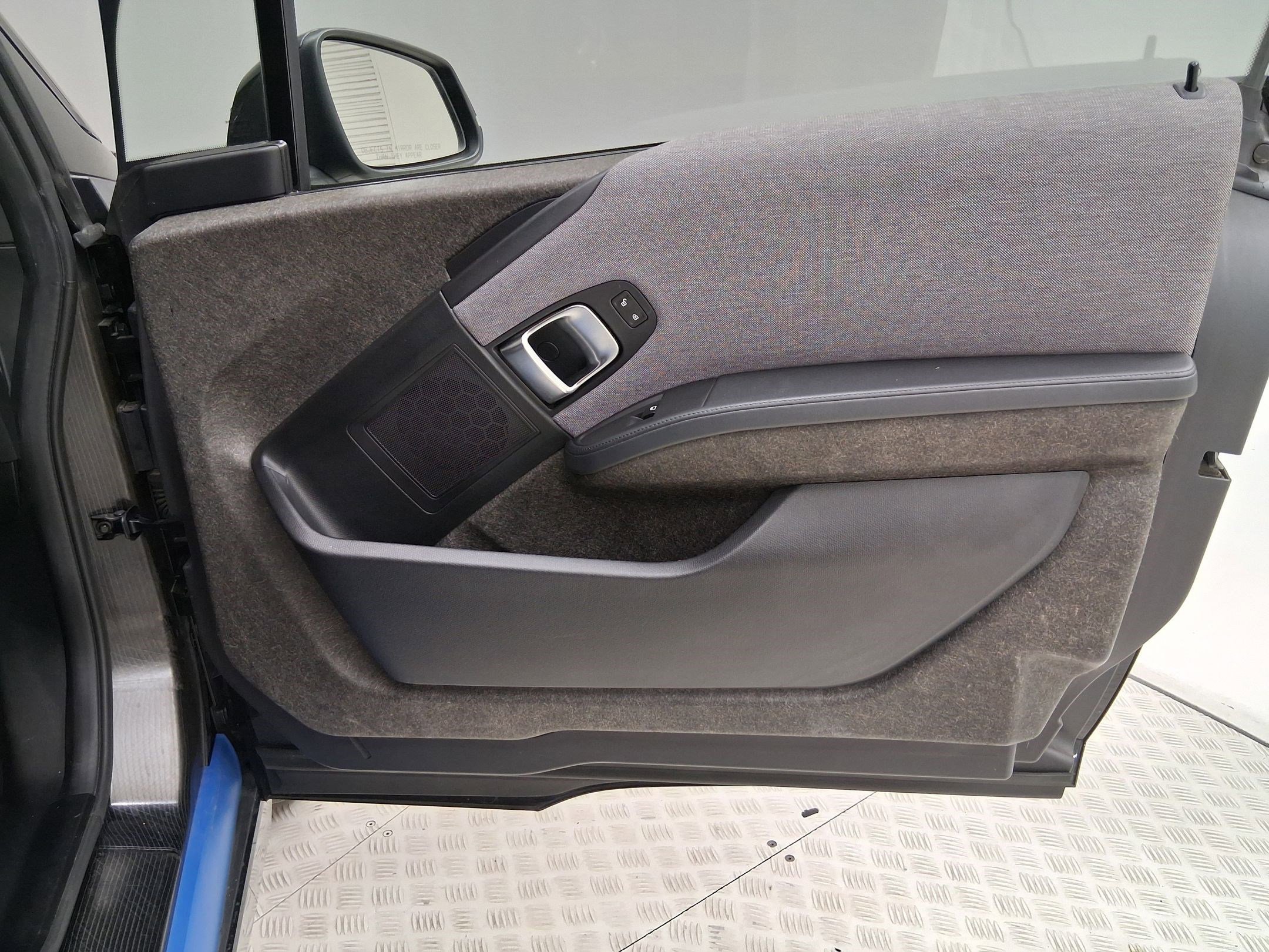 Used 2016 BMW i3 4dr HB w/Range Extender image 16