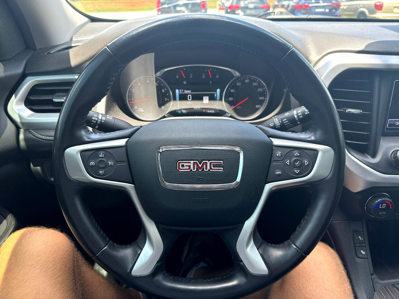 Used 2019 GMC Acadia SLT FWD image 9