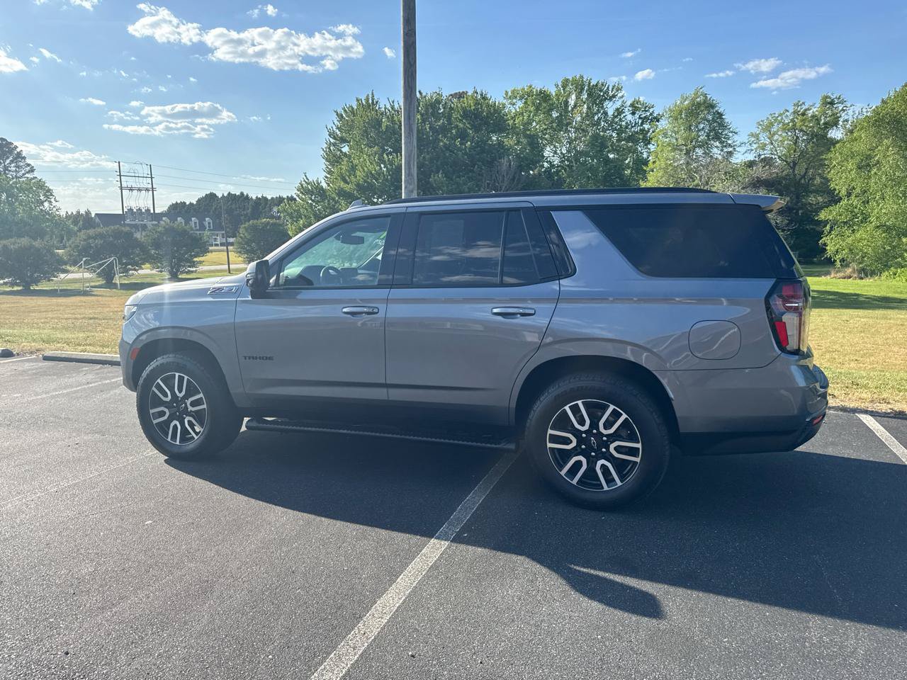 Used 2021 Chevrolet Tahoe Z71 w/ Luxury Package AWD/4WD image 9