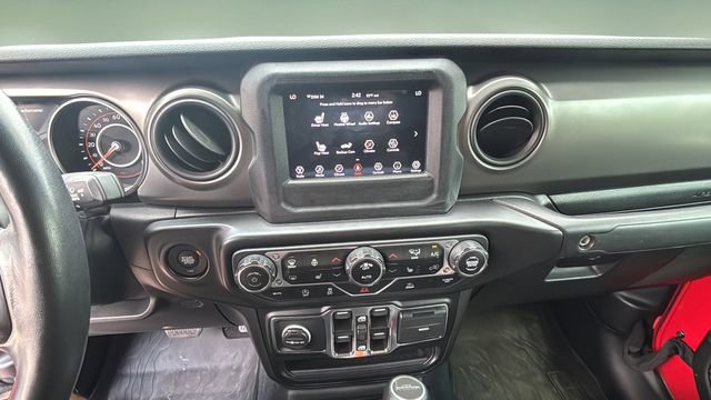 Used 2021 Jeep Gladiator Willys image 25