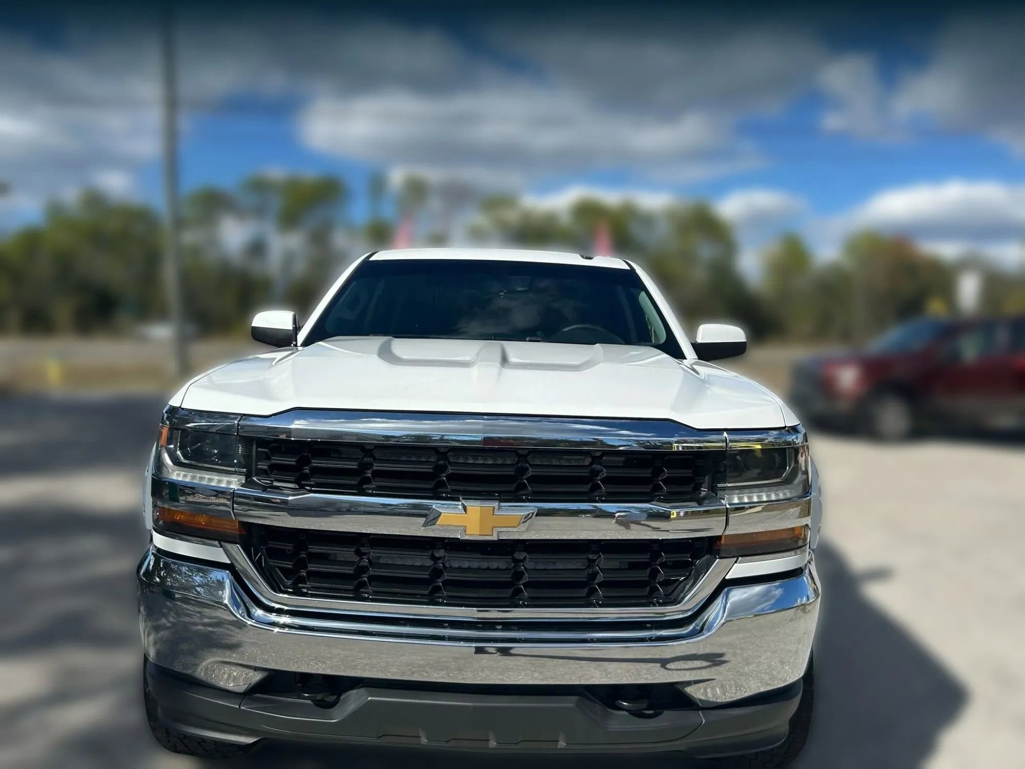 Used 2017 Chevrolet Silverado 1500 LT image 2