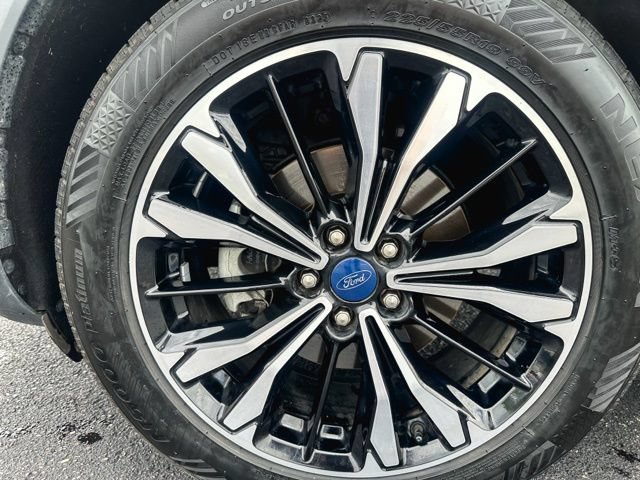 Used 2022 Ford Escape SEL w/ SEL Stealth AWD Package image 9