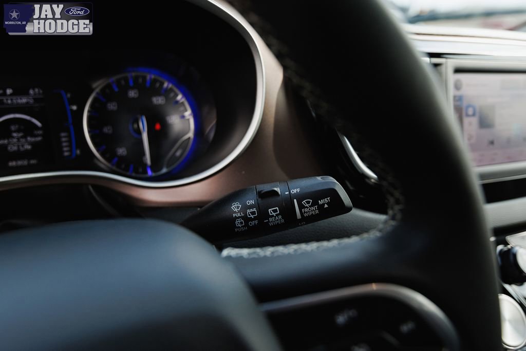 Used 2023 Chrysler Voyager LX image 39