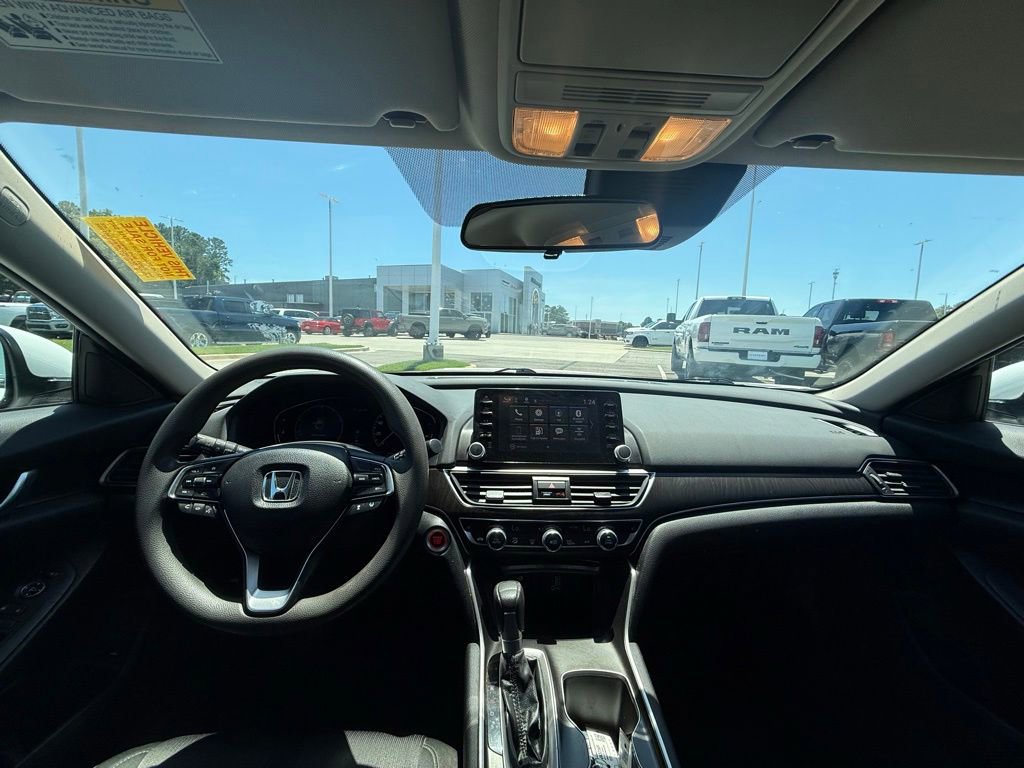 Used 2018 Honda Accord EX image 9