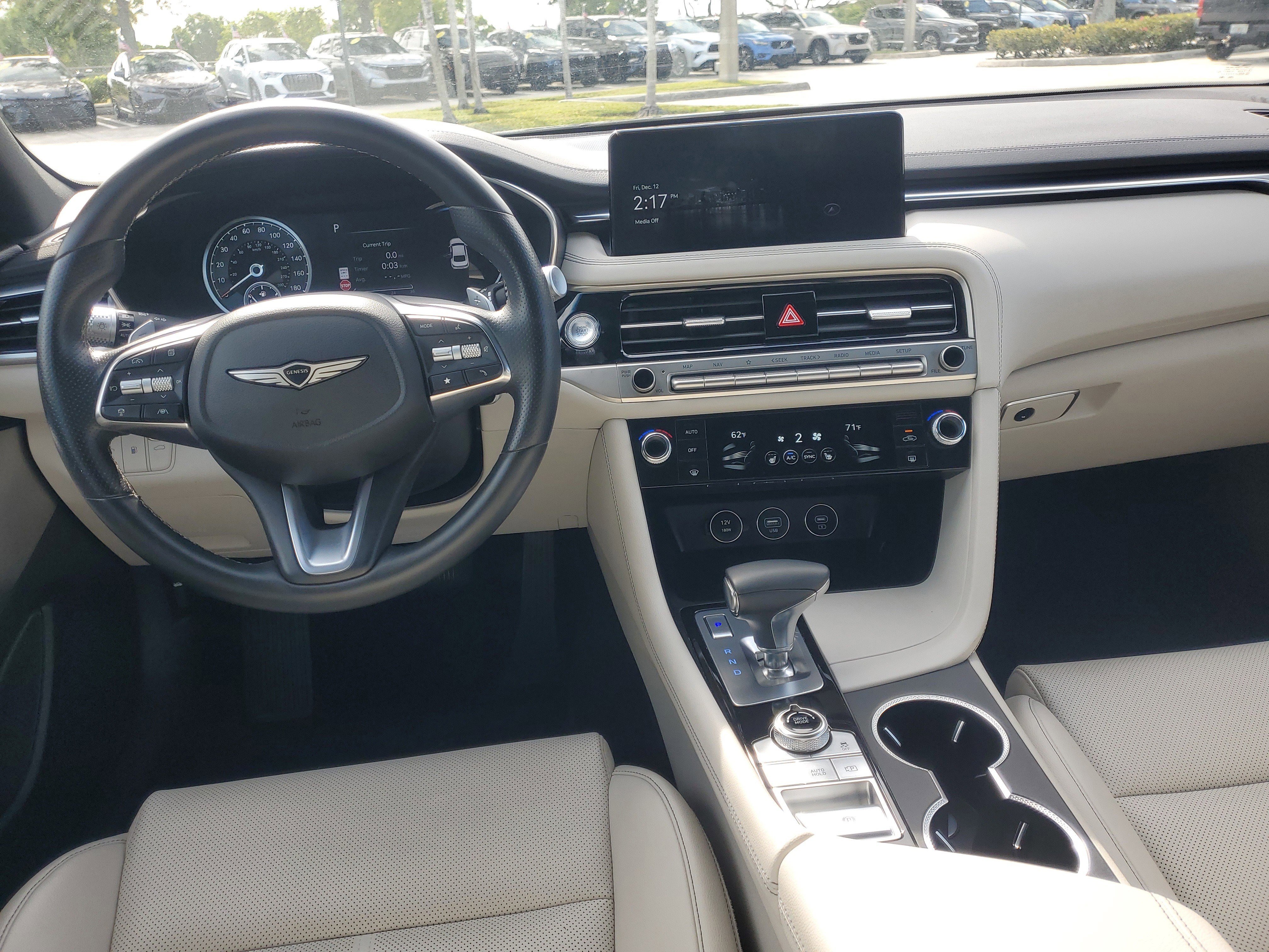 Used 2025 Genesis G70 2.5T image 10