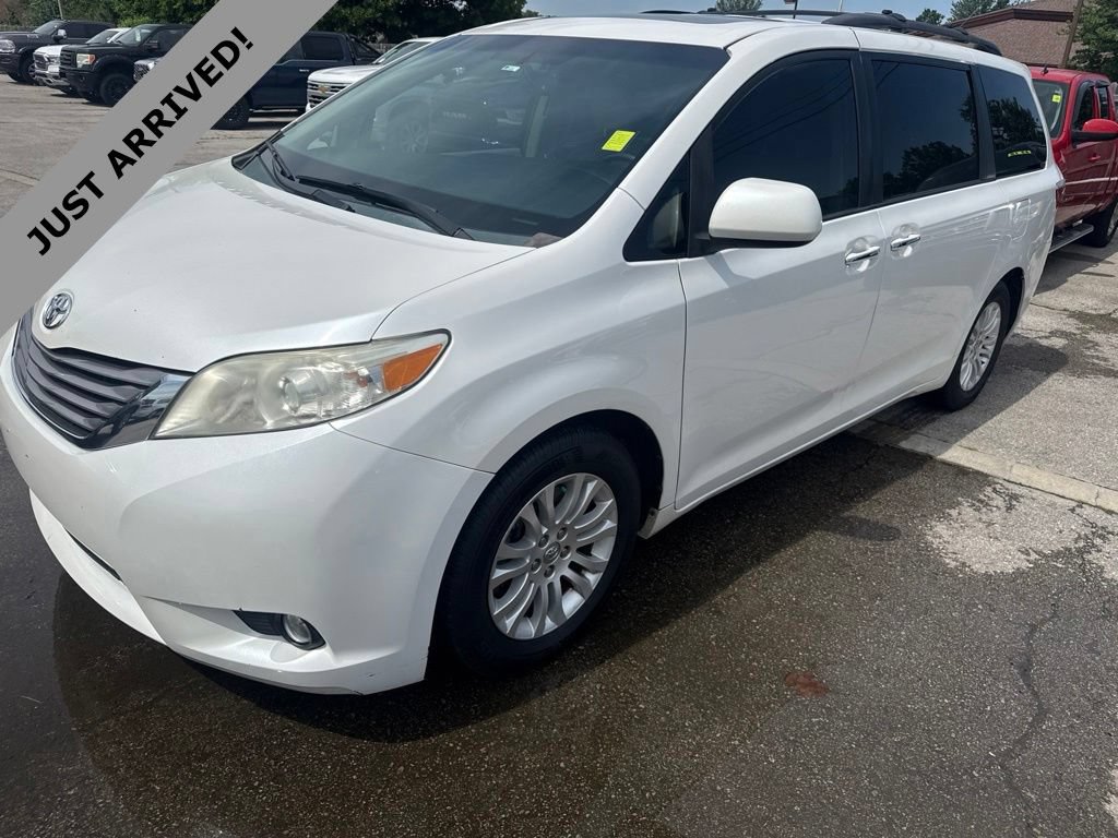 Used 2015 Toyota Sienna XLE w/ XLE Navigation Package FWD video 1