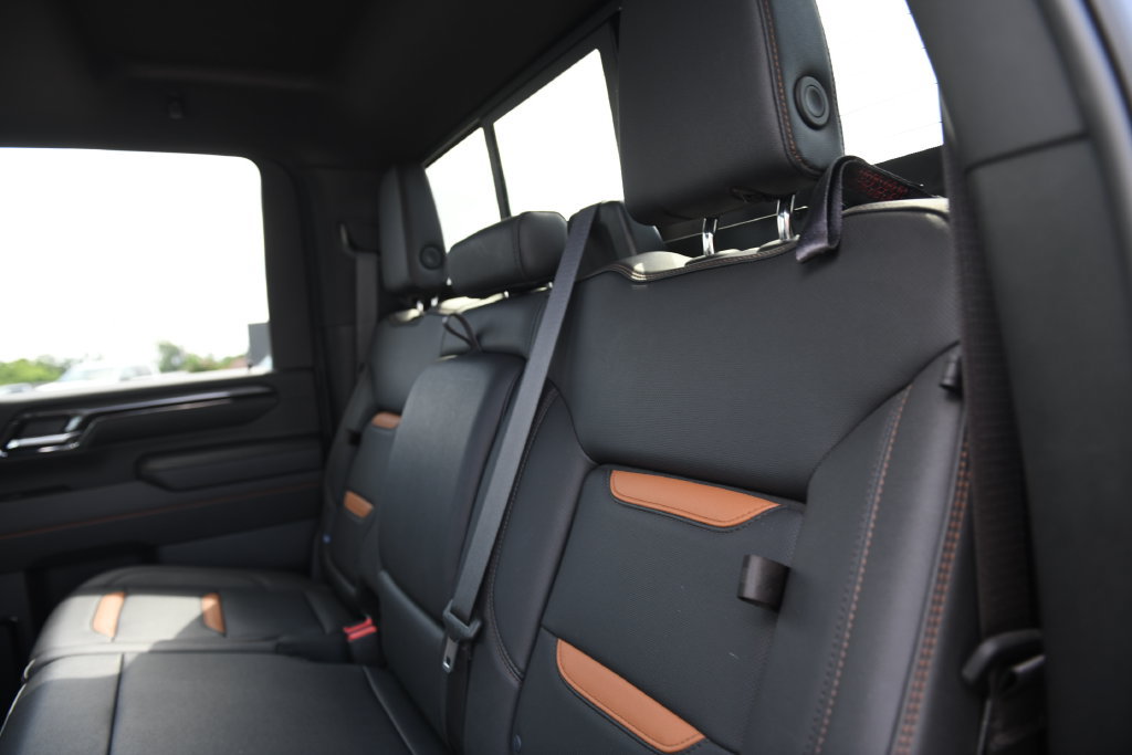 Used 2024 GMC Sierra 2500 AT4 w/ AT4 Premium Plus Package AWD/4WD image 16