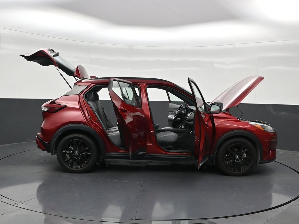 Used 2023 Nissan Kicks SR w/ SR Premium Package FWD image 32