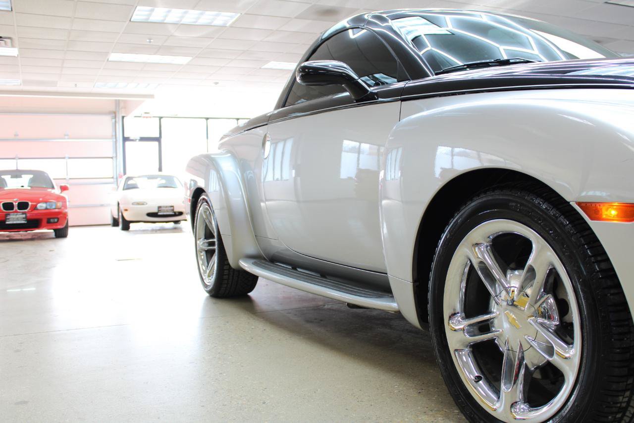 Used 2006 Chevrolet SSR w/ Preferred Equipment Group RWD image 9