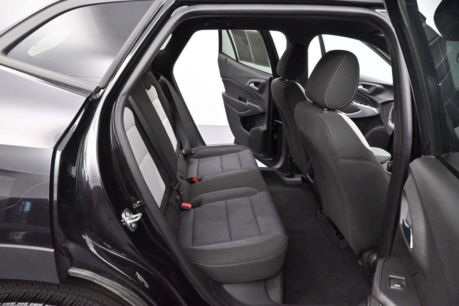 Used 2024 Chevrolet Trax RS w/ Driver Confidence Package FWD image 28