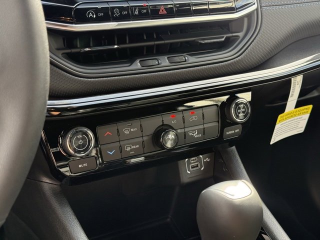 New 2026 Jeep Compass Latitude image 18