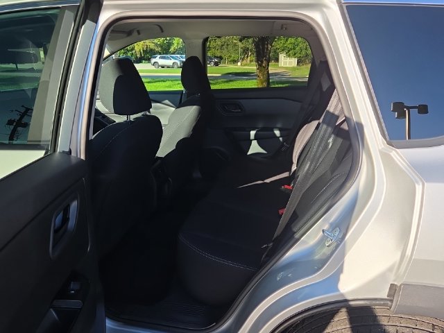 Used 2024 Nissan Rogue S AWD/4WD image 16